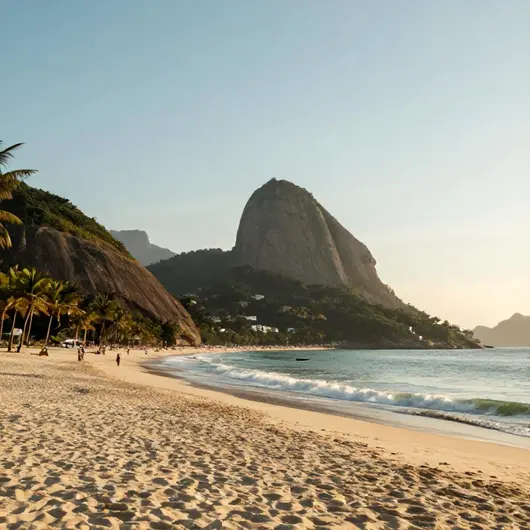 Descubra a Praia da Ferradura